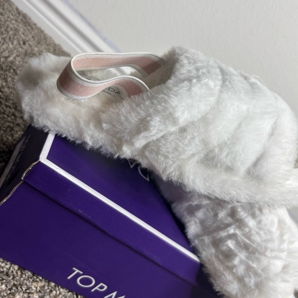 TOP Moda White Fuzzy Slippers